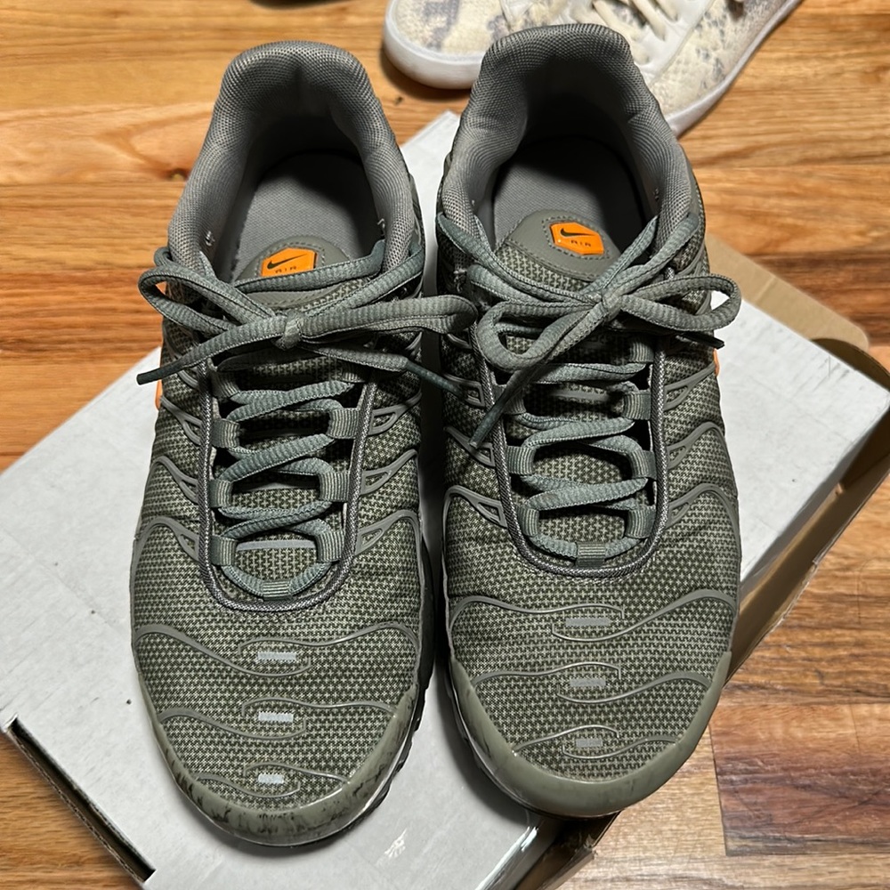 Nikes AirMax Tn Size 6Y